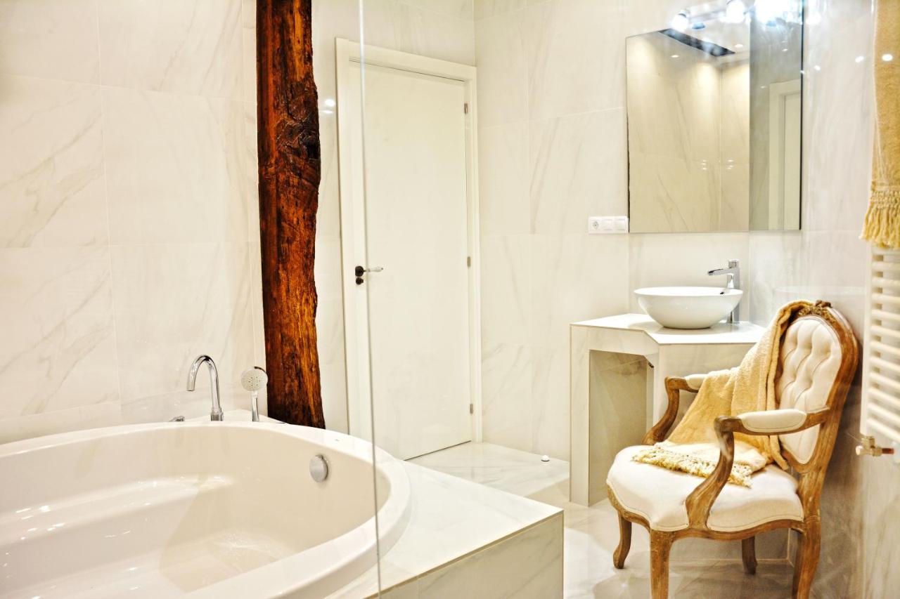 Lux Cityhall + Parking Bilbao Ngoại thất bức ảnh